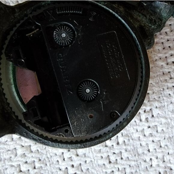 Pewter Green Solid Seagull Quartz Shelf Clock 7" x 3" - Picture 2 of 7